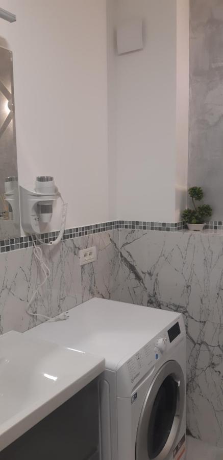 Aqua West Apartment Free Parking- Self Check-In 오라데아 외부 사진