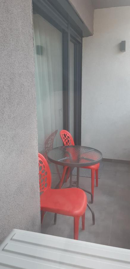 Aqua West Apartment Free Parking- Self Check-In 오라데아 외부 사진
